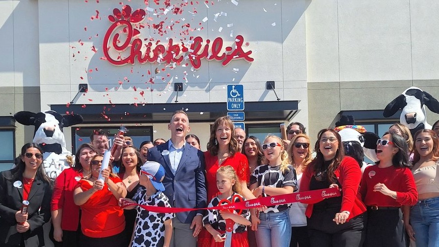 1_Chick-fil-A_5.max-1200x675riboncutting